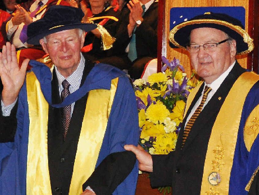 Doug Anthony earns uni honour