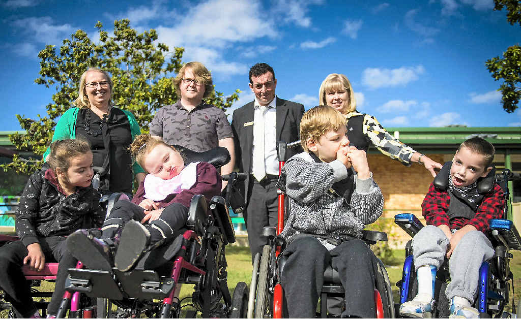 WINNERS: Rosella Park School teacher Nick Drover and principal Kate Russ accept a community grant awarded by Commonwealth Bank’s Tania Wax and David George, with students Cassidy Ashworth, Shontae Dennis, Shaun Baglin and Robbie Huddleston. WINNERS: Rosella Park School teacher Nick Drover and principal Kate Russ accept a community grant awarded by Commonwealth Bank’s Tania Wax and David George, with students Cassidy Ashworth, Shontae Dennis, Shaun Baglin and Robbie Huddleston.