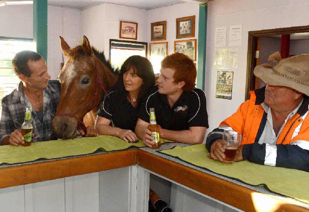 FAITHFUL STEED: Chris Parker, horse Bobbi J, publican Janessa Gilmont, Chris Gilmont and Col Johnson share an afternoon drink at The Old Hotel Eton. FAITHFUL STEED: Chris Parker, horse Bobbi J, publican Janessa Gilmont, Chris Gilmont and Col Johnson share an afternoon drink at The Old Hotel Eton.
