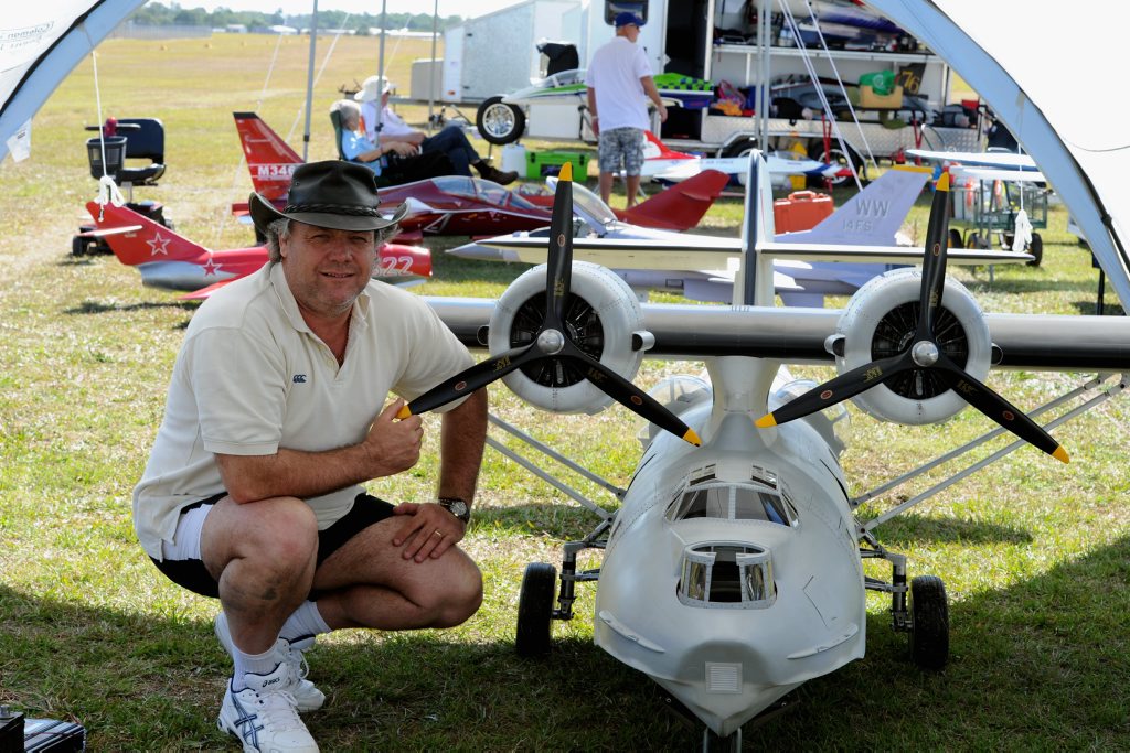 Stephen Thomas with the world's largest remote control plane, PBY Catalina. Stephen Thomas with the world's largest remote control plane, PBY Catalina.