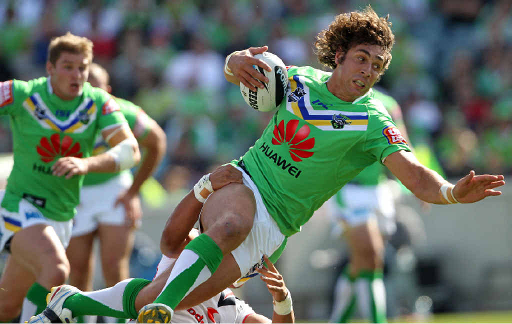 GOOD ONE: Tom Learoyd-Lahrs in action for the Canberra Raiders in 2012. Inset: The Falcons’ Tom Murphy has re-signed. GOOD ONE: Tom Learoyd-Lahrs in action for the Canberra Raiders in 2012. Inset: The Falcons’ Tom Murphy has re-signed.