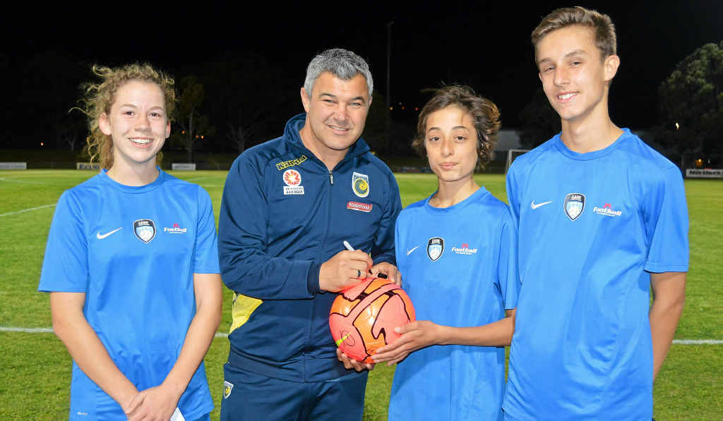 TOP TIPS: Central Coast Mariners head coach Phil Moss with some of the region’s talented juniors at a coaching session held at Oakes Oval. The Mariners play Melbourne City on Sunday. TOP TIPS: Central Coast Mariners head coach Phil Moss with some of the region’s talented juniors at a coaching session held at Oakes Oval. The Mariners play Melbourne City on Sunday.