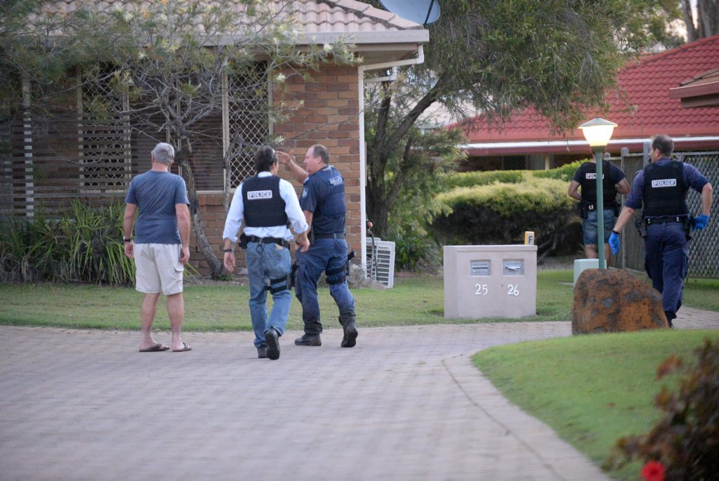 POLICE SEARCH: Armed policeman search residential property on Waimarie St Bargara. Photo: Mike Knott / NewsMail POLICE SEARCH: Armed policeman search residential property on Waimarie St Bargara. Photo: Mike Knott / NewsMail