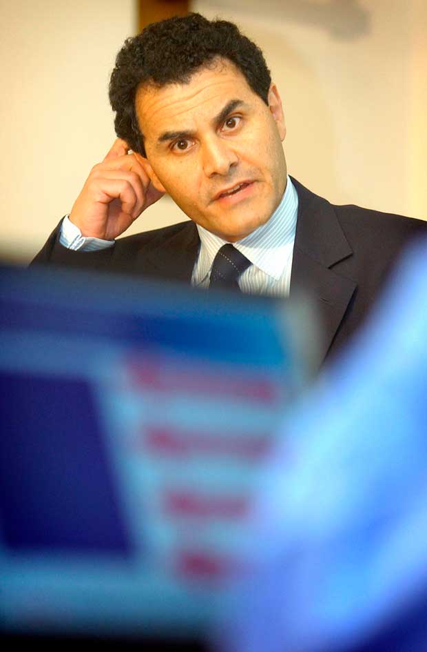 Canberra, September 25, 2003. Managing Director George Savvides releases Annual Results figures for Medibank Private 2003 in Canberra. Canberra, September 25, 2003. Managing Director George Savvides releases Annual Results figures for Medibank Private 2003 in Canberra.