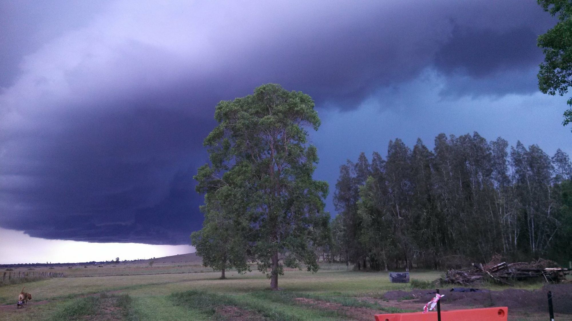 As my water tanks are almost empty, im posting this pic i took of one of last years storm cells that went through in hope it rains very soon. As my water tanks are almost empty, im posting this pic i took of one of last years storm cells that went through in hope it rains very soon.