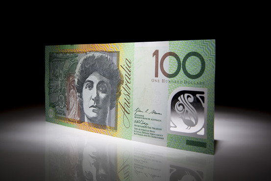 Police are warning that a man is using $100 notes to scam shop keepers in the Clarence Valley and on the Coffs Coast. Police are warning that a man is using $100 notes to scam shop keepers in the Clarence Valley and on the Coffs Coast.