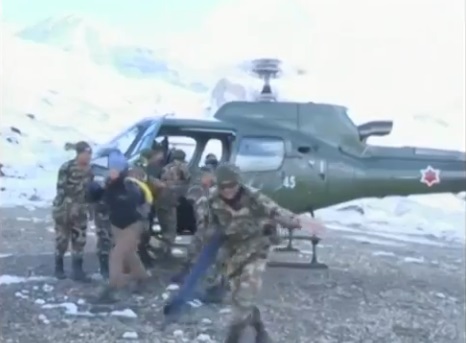 Rescuers shift trekkers affected by an avalanche in Nepal Rescuers shift trekkers affected by an avalanche in Nepal