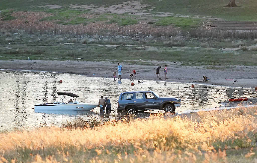 COOLING OFF: Residents dip their toes in the cool waters of the Fairbairn Dam as a reprieve from the sweltering sun. COOLING OFF: Residents dip their toes in the cool waters of the Fairbairn Dam as a reprieve from the sweltering sun.