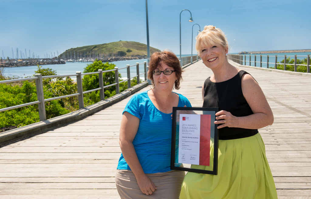 ACCOLADE: Project manager for the Jetty4Shores, Sharon Smith, and Mayor Denise Knight. Photo: Trevor Veale ACCOLADE: Project manager for the Jetty4Shores, Sharon Smith, and Mayor Denise Knight. Photo: Trevor Veale