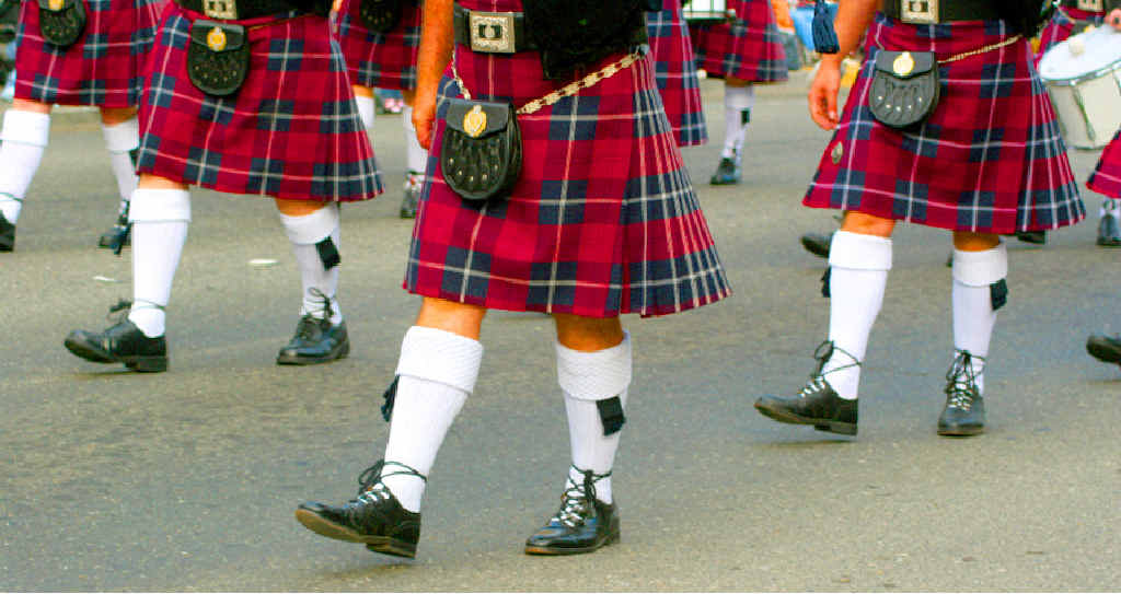 HIGHLAND FLING: Mel Gibson as famed Scot William Wallace in the film Braveheart. HIGHLAND FLING: Mel Gibson as famed Scot William Wallace in the film Braveheart.