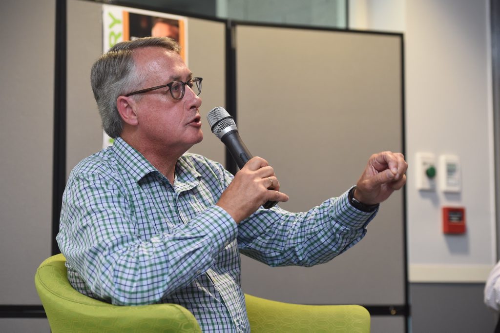 Former treasurer Wayne Swan speaking at the Hervey Bay Library. Former treasurer Wayne Swan speaking at the Hervey Bay Library.