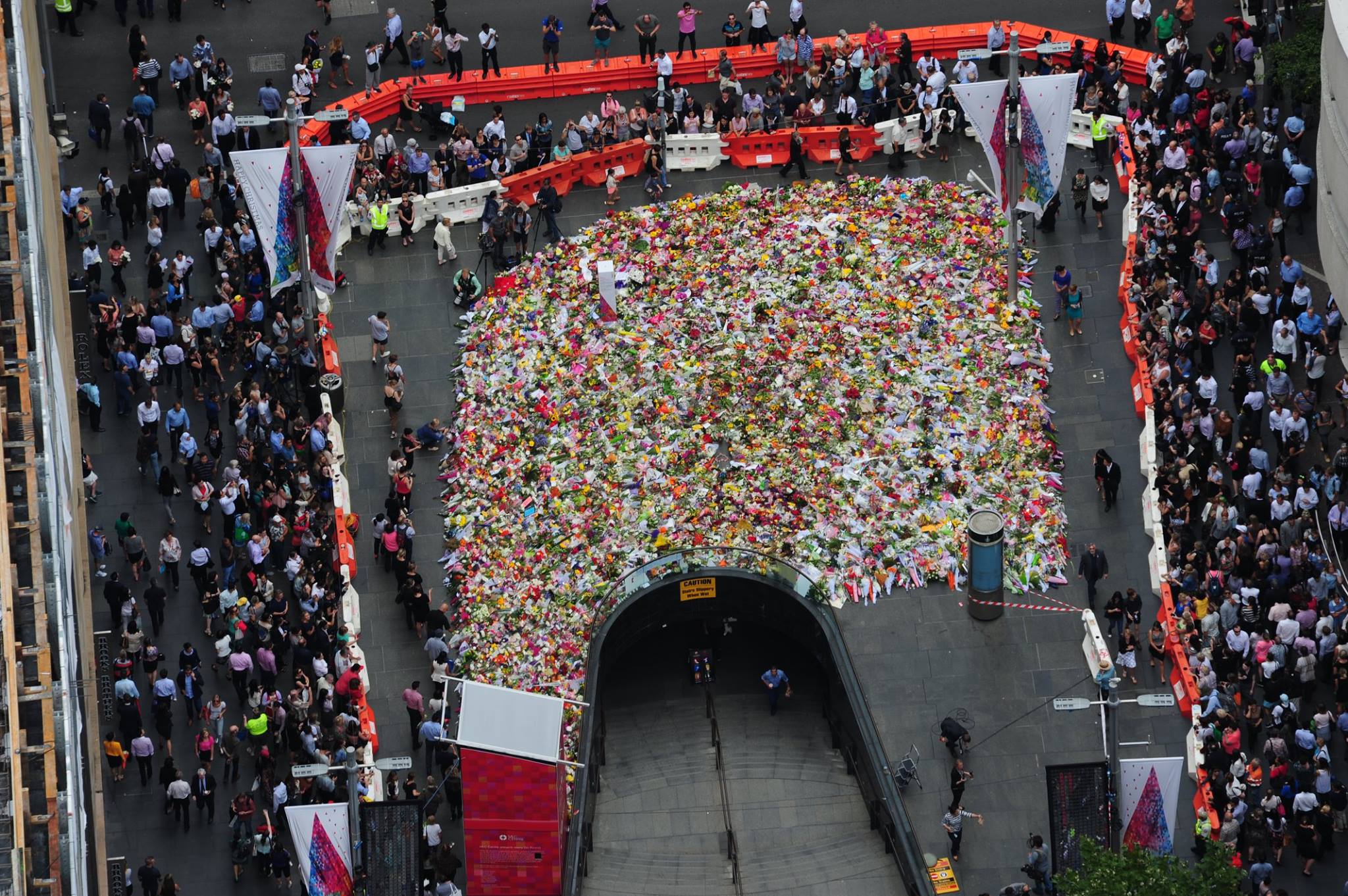 Memorial at Martin Place from the air. Photo by NSW Police Force Airwing. Memorial at Martin Place from the air. Photo by NSW Police Force Airwing.