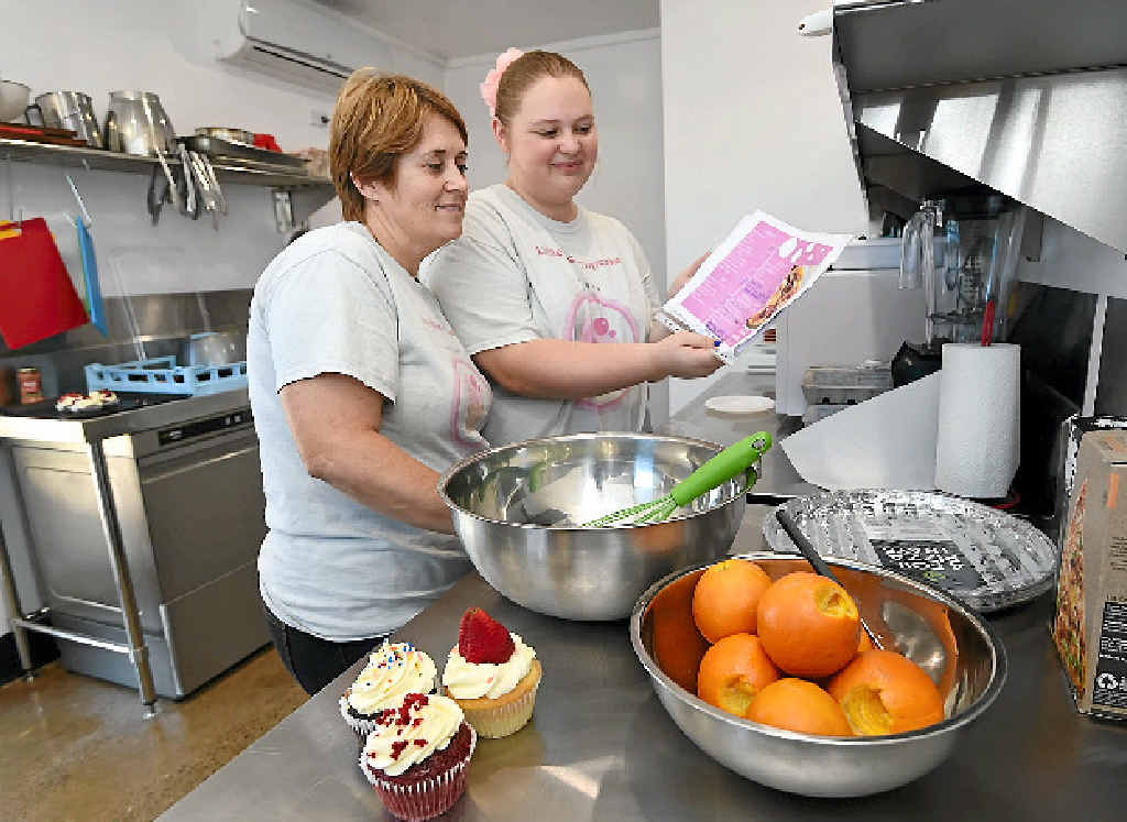 MUM AND DAUGHTER TEAM: Kellie Scarponi with her daughter Hannah Miller making cupcakes together at their Main St store. Mrs Scarponi died on Christmas Day and will be greatly missed by the Fraser Coast community. MUM AND DAUGHTER TEAM: Kellie Scarponi with her daughter Hannah Miller making cupcakes together at their Main St store. Mrs Scarponi died on Christmas Day and will be greatly missed by the Fraser Coast community.