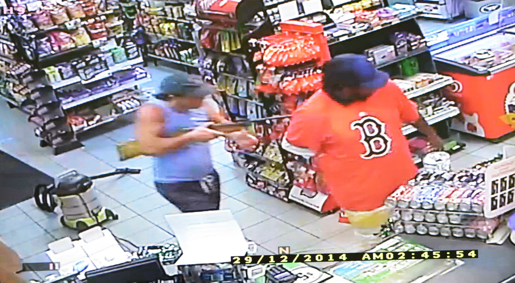 Thieves held-up the BP Sevice Station on Robertson Road in Eastern Heights during the early hours of Monday morning. Thieves held-up the BP Sevice Station on Robertson Road in Eastern Heights during the early hours of Monday morning.
