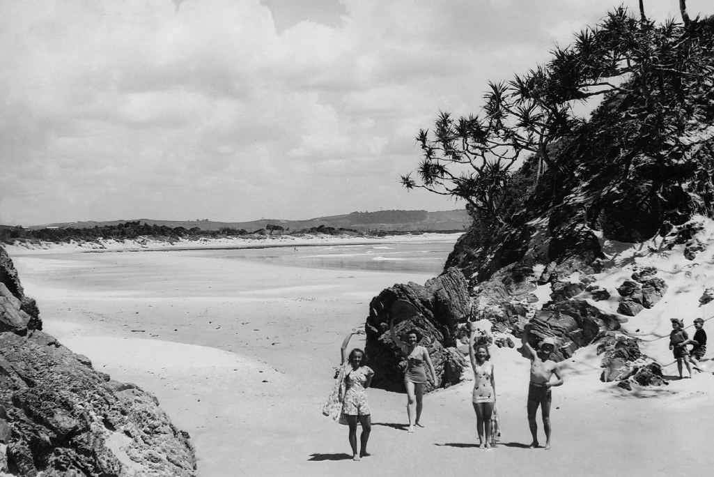 Tourists pictured at The Pass, Byron Bay, date unknown. Photo commissioned by Department of Railways to promote train travel to holiday destinations. Tourists pictured at The Pass, Byron Bay, date unknown. Photo commissioned by Department of Railways to promote train travel to holiday destinations.