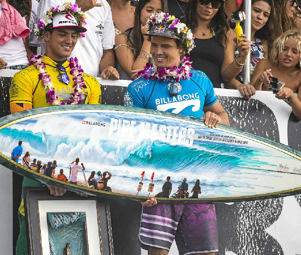 PROUD MOMENT: Brazil’s Gabriel Medina and Australia’s Julian Wilson receive their awards at the Billabong Pipe Masters in Haleiwa, Hawaii. PROUD MOMENT: Brazil’s Gabriel Medina and Australia’s Julian Wilson receive their awards at the Billabong Pipe Masters in Haleiwa, Hawaii.