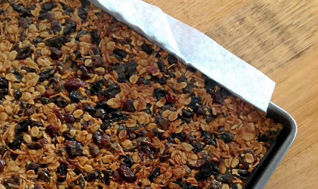 These granola bars are perfect for the kids’ lunchbox or big kids’ smoko box. These granola bars are perfect for the kids’ lunchbox or big kids’ smoko box.