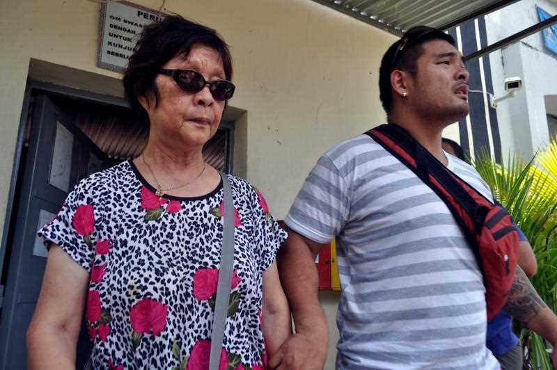 Michael Chan (R), the brother of Andrew Chan, and Helen Chan, the mother of Andrew Chan, leave Kerobokan jail, Bali, Tuesday, Feb. 10, 2015. Australians Andrew Chan and Myuran Sukumaran are destined to face a firing squad for their 2005 drug trafficking offence. Michael Chan (R), the brother of Andrew Chan, and Helen Chan, the mother of Andrew Chan, leave Kerobokan jail, Bali, Tuesday, Feb. 10, 2015. Australians Andrew Chan and Myuran Sukumaran are destined to face a firing squad for their 2005 drug trafficking offence.
