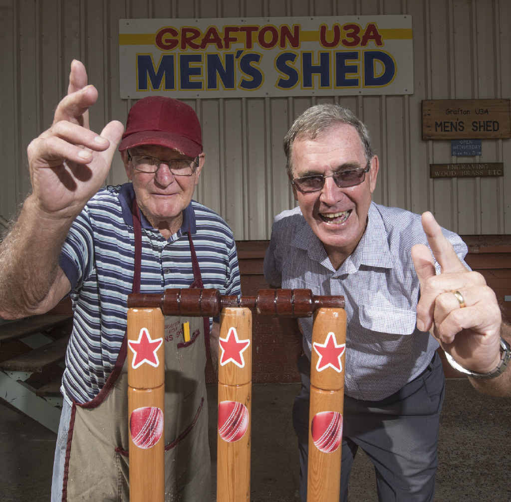 HOWZAT: Men’s Shed memmber Kel Phelps with the stumps he made for Geoff Shepherd. Photo Adam Hourigan HOWZAT: Men’s Shed memmber Kel Phelps with the stumps he made for Geoff Shepherd. Photo Adam Hourigan