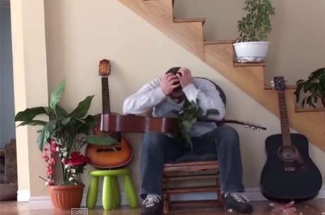 While trying to film himself playing guitar, a man faces the swift revenge of a scorned feline. While trying to film himself playing guitar, a man faces the swift revenge of a scorned feline.