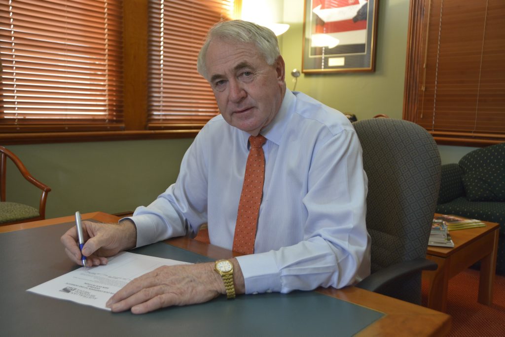 Mayor Paul Antonio signs APN's petition in the fight against domestic violence. Mayor Paul Antonio signs APN's petition in the fight against domestic violence.