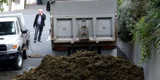 Contractors prepare to clean up excrement dumped outside the Otago Regional Council's Dunedin office by a disgruntled North Otago farming couple. Contractors prepare to clean up excrement dumped outside the Otago Regional Council's Dunedin office by a disgruntled North Otago farming couple.