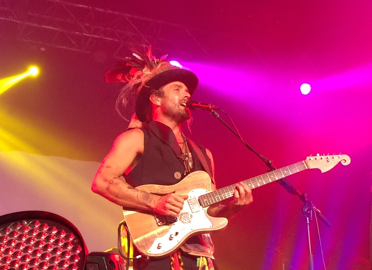 Australian singer songwriter Xavier Rudd at Bluesfest 2015 Australian singer songwriter Xavier Rudd at Bluesfest 2015