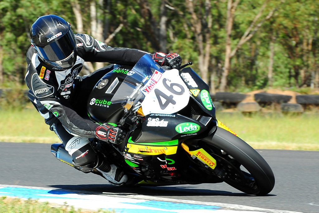 Mike Jones shows his style in the Australian Superbike Championships at Morgan Park Raceway. Photo Wayne Reed/Osella Photography Mike Jones shows his style in the Australian Superbike Championships at Morgan Park Raceway. Photo Wayne Reed/Osella Photography