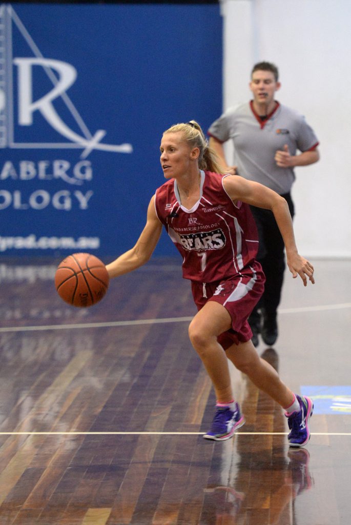 ON COURT: The Bears' Kylie Giles playing against the at the WIN Stadium. Photo: Mike Knott / NewsMail ON COURT: The Bears' Kylie Giles playing against the at the WIN Stadium. Photo: Mike Knott / NewsMail