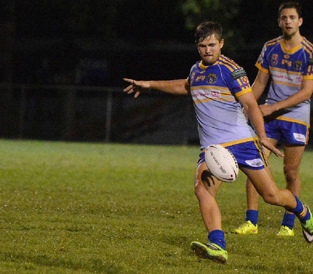 OUTLAW: Shaun Wilson kicks the football down town in the Outlaws’ match at Jack Stokes on Saturday. OUTLAW: Shaun Wilson kicks the football down town in the Outlaws’ match at Jack Stokes on Saturday.