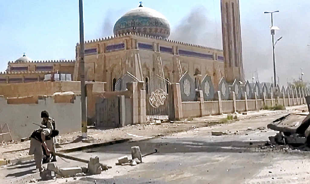 A Youtube video allegedly shows IS fighters in a street of Ramadi, the Iraqi capital of Anbar province, a day after it was captured by IS. A Youtube video allegedly shows IS fighters in a street of Ramadi, the Iraqi capital of Anbar province, a day after it was captured by IS.