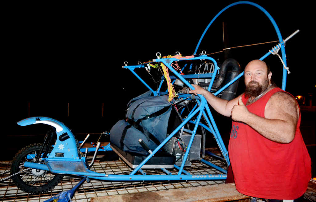 Shaun Edwards with his Powerchute. Shaun Edwards with his Powerchute.
