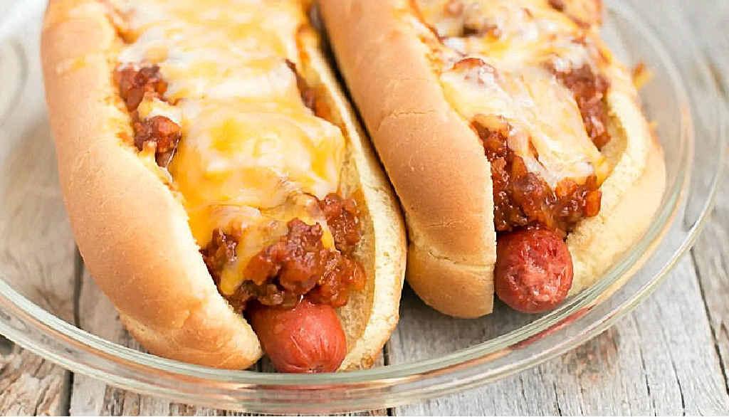 Warm up in the chilly weather with these spicy chilli dogs. Warm up in the chilly weather with these spicy chilli dogs.