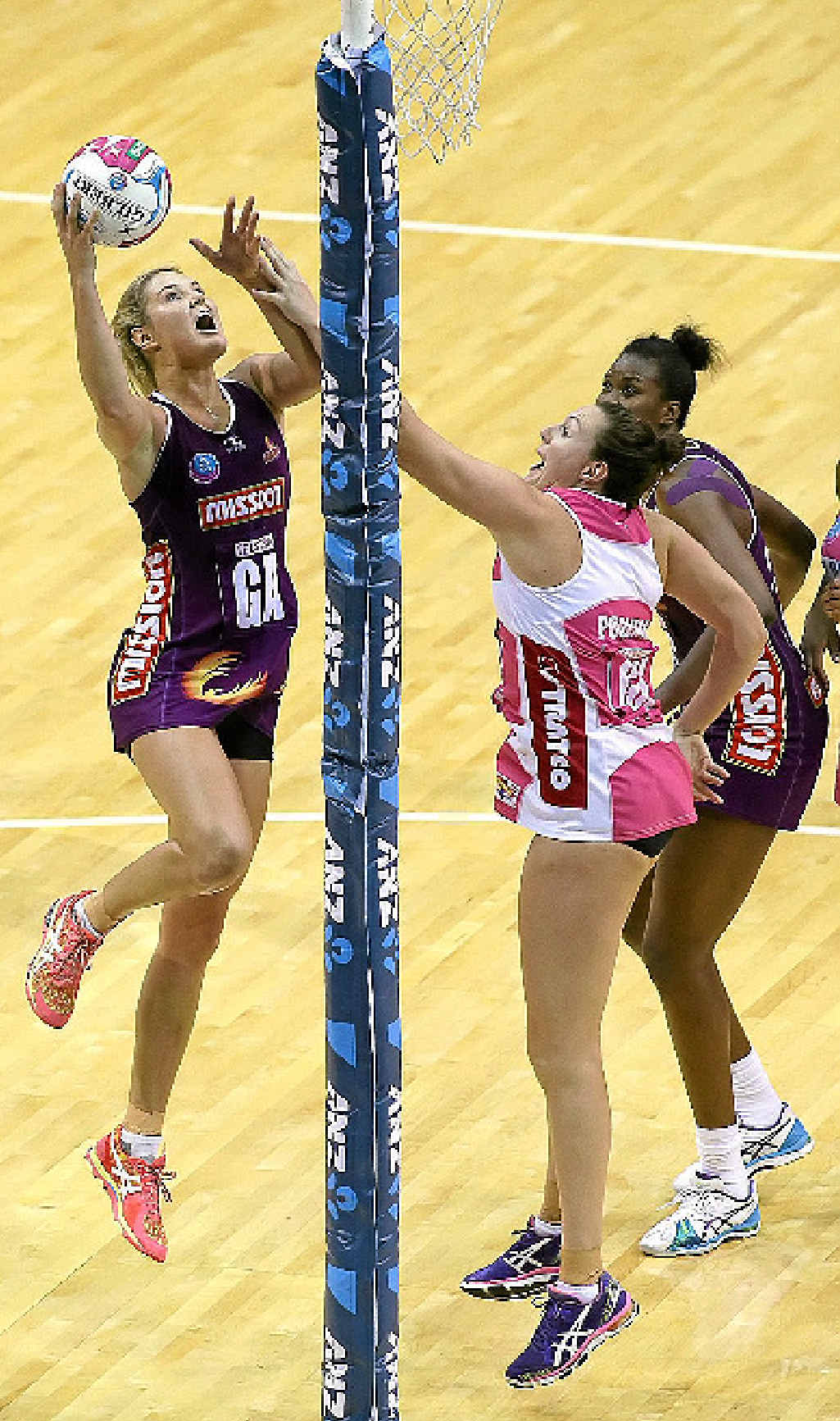 Firebirds’ standout Gretel Tippett shows her unorthodox goalshooting style. Firebirds’ standout Gretel Tippett shows her unorthodox goalshooting style.