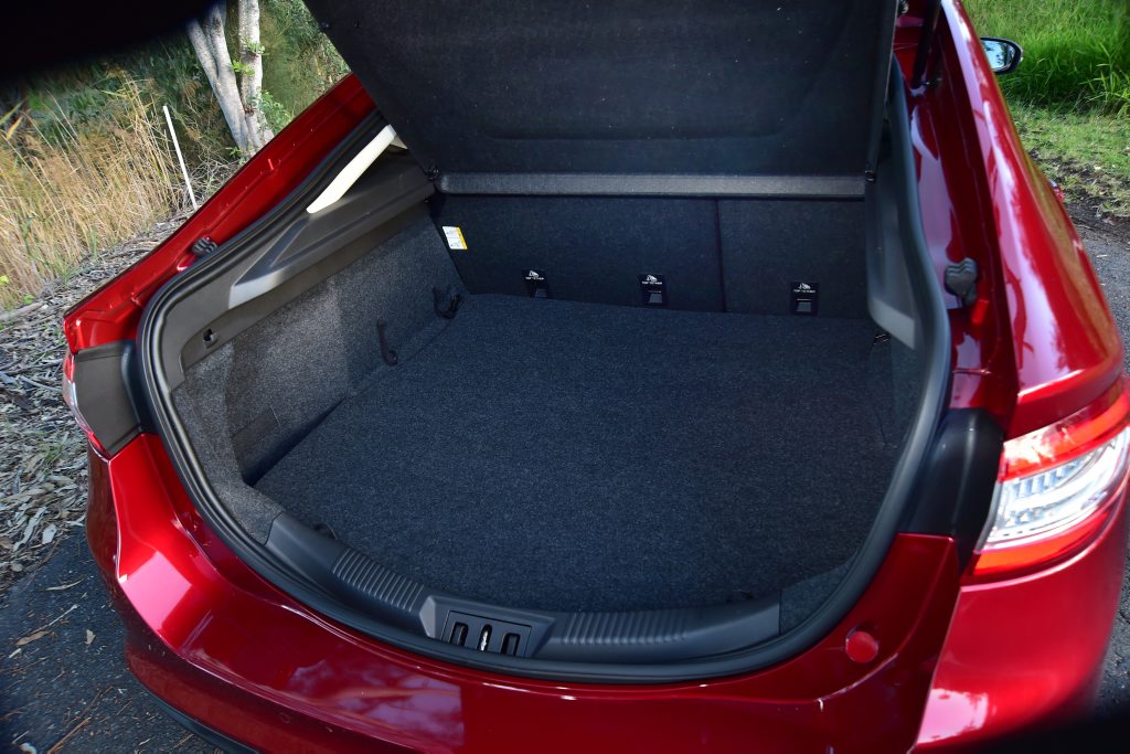 EASY ACCESS: Mondeo's hatch opening makes loading easy. EASY ACCESS: Mondeo's hatch opening makes loading easy.