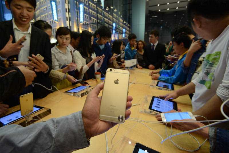 Apart from the new screen technology, the new phone is expected to look largely similar to the existing iPhone 6 and 6 Plus, reports Bloomberg. Apart from the new screen technology, the new phone is expected to look largely similar to the existing iPhone 6 and 6 Plus, reports Bloomberg.