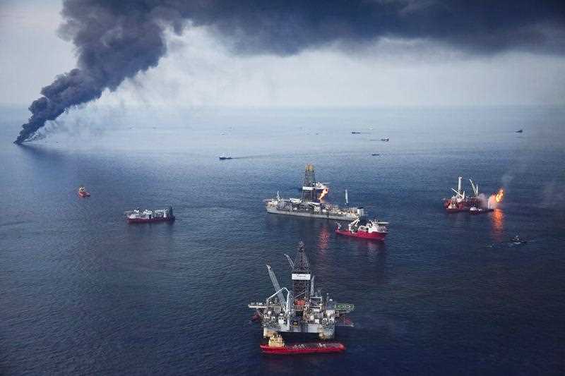 According to the settlement, BP will pay 18,7 billion USD in damage compensation over a period of 18 years. According to the settlement, BP will pay 18,7 billion USD in damage compensation over a period of 18 years.