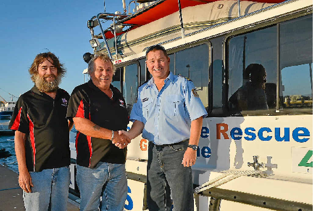 GENEROUS HELP: Rocky Glen Social Club’s Tony Bartlett and Garry Webb presented VMR president Rob Plumridge with $1000. GENEROUS HELP: Rocky Glen Social Club’s Tony Bartlett and Garry Webb presented VMR president Rob Plumridge with $1000.