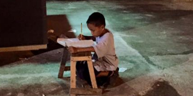 Daniel Cabrera uses light from a McDonald's to do his homework. Photo / Facebook Daniel Cabrera uses light from a McDonald's to do his homework. Photo / Facebook