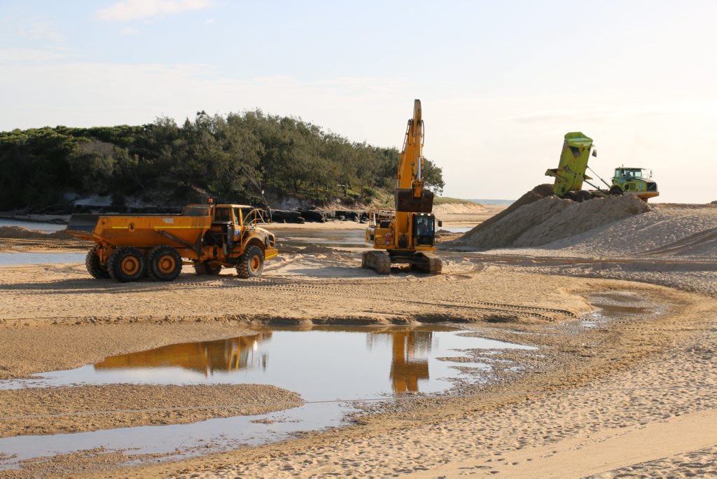 Heavy machinery at Lake Currimundi. Photo Contributed