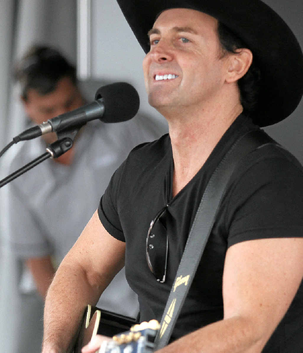MEN’S HEALTH ADVOCATE: Lee Kernaghan will lend his support to this year’s It’s A Bloke Thing lunch. MEN’S HEALTH ADVOCATE: Lee Kernaghan will lend his support to this year’s It’s A Bloke Thing lunch.