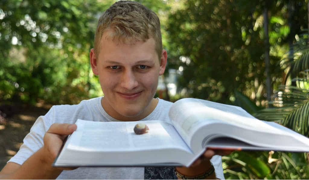 TRAIL BLAZER: CQUniversity student David Inskip wants your slugs and snails to test for rat lung worm TRAIL BLAZER: CQUniversity student David Inskip wants your slugs and snails to test for rat lung worm