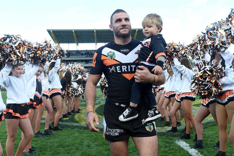 Robbie Farah of the Tigers leaves the field following the teams last home game during the round 25 NRL match between the West Tigers and the New Zealand Warriors at Campbelltown Stadium in Sydney on Sunday, Aug. 30, 2015. Robbie Farah of the Tigers leaves the field following the teams last home game during the round 25 NRL match between the West Tigers and the New Zealand Warriors at Campbelltown Stadium in Sydney on Sunday, Aug. 30, 2015.