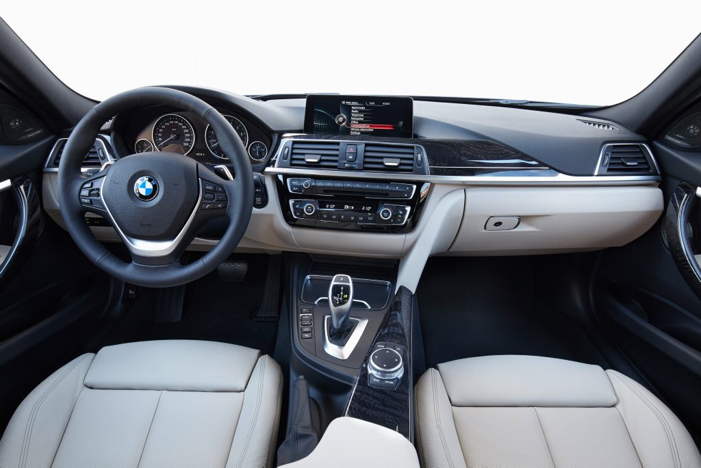 MINOR UPDATES: New 3 Series cabins receive softer plastics and uprated trim and switchgear MINOR UPDATES: New 3 Series cabins receive softer plastics and uprated trim and switchgear
