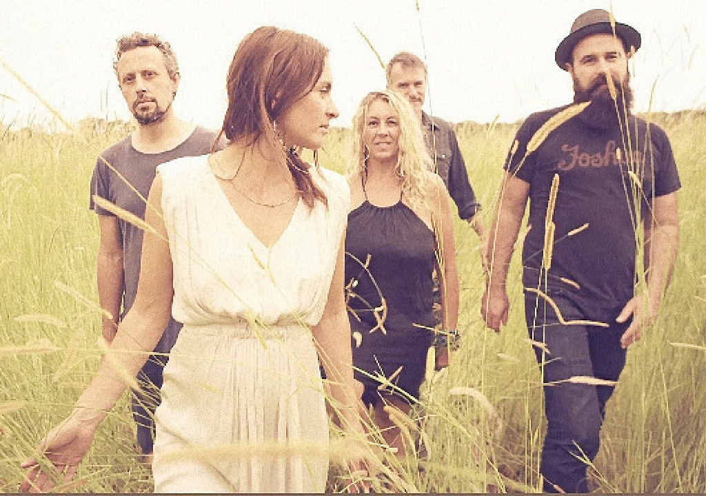 Vikki Thorn, sister Donna Simpson, plus Josh Cunningham are joined by drummer Dave Ross Macdonald and bassist Ben Franz on this tour. Vikki Thorn, sister Donna Simpson, plus Josh Cunningham are joined by drummer Dave Ross Macdonald and bassist Ben Franz on this tour.
