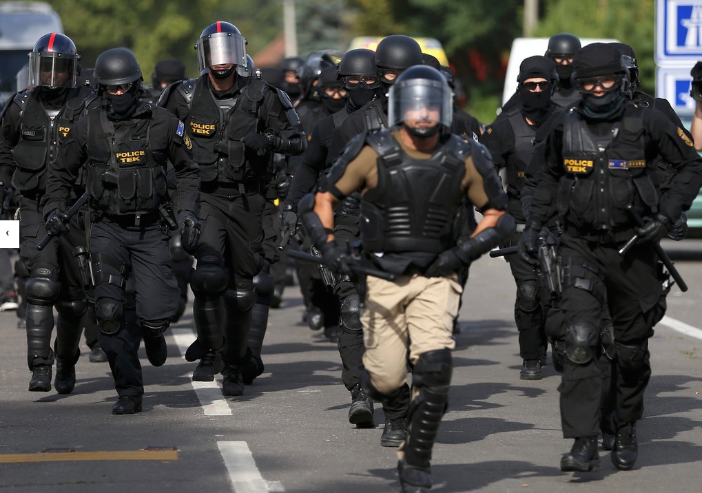 The Hungarian riot police presence at the Hungary-Serbia border has increased markedly. The Hungarian riot police presence at the Hungary-Serbia border has increased markedly.