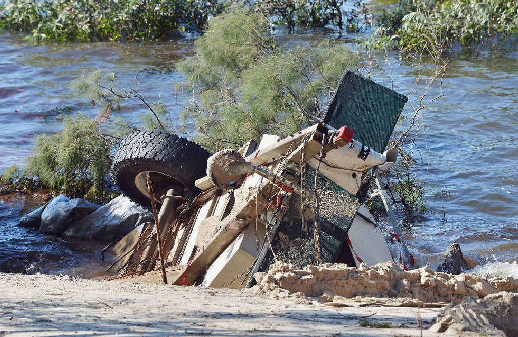 RECOVERY: Rainbow Beach Towing Company pulls the camper trailer from the Inskip Point sinkhole. RECOVERY: Rainbow Beach Towing Company pulls the camper trailer from the Inskip Point sinkhole.