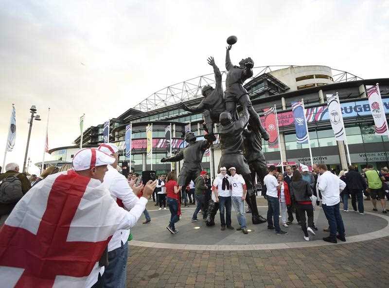 England supporters cheer before the Rugby World Cup 2015 match in Pool A between England and Wales at Twickenham in London, Britain, 26 September 2015. England supporters cheer before the Rugby World Cup 2015 match in Pool A between England and Wales at Twickenham in London, Britain, 26 September 2015.