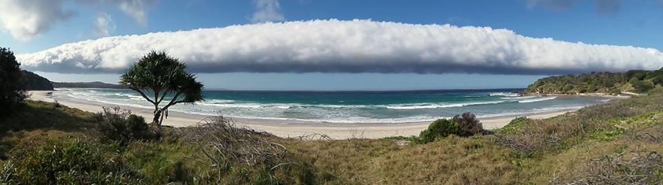 Morning Glory cloud formation rolling in at Evans Head Wednesday afternoon. Morning Glory cloud formation rolling in at Evans Head Wednesday afternoon.