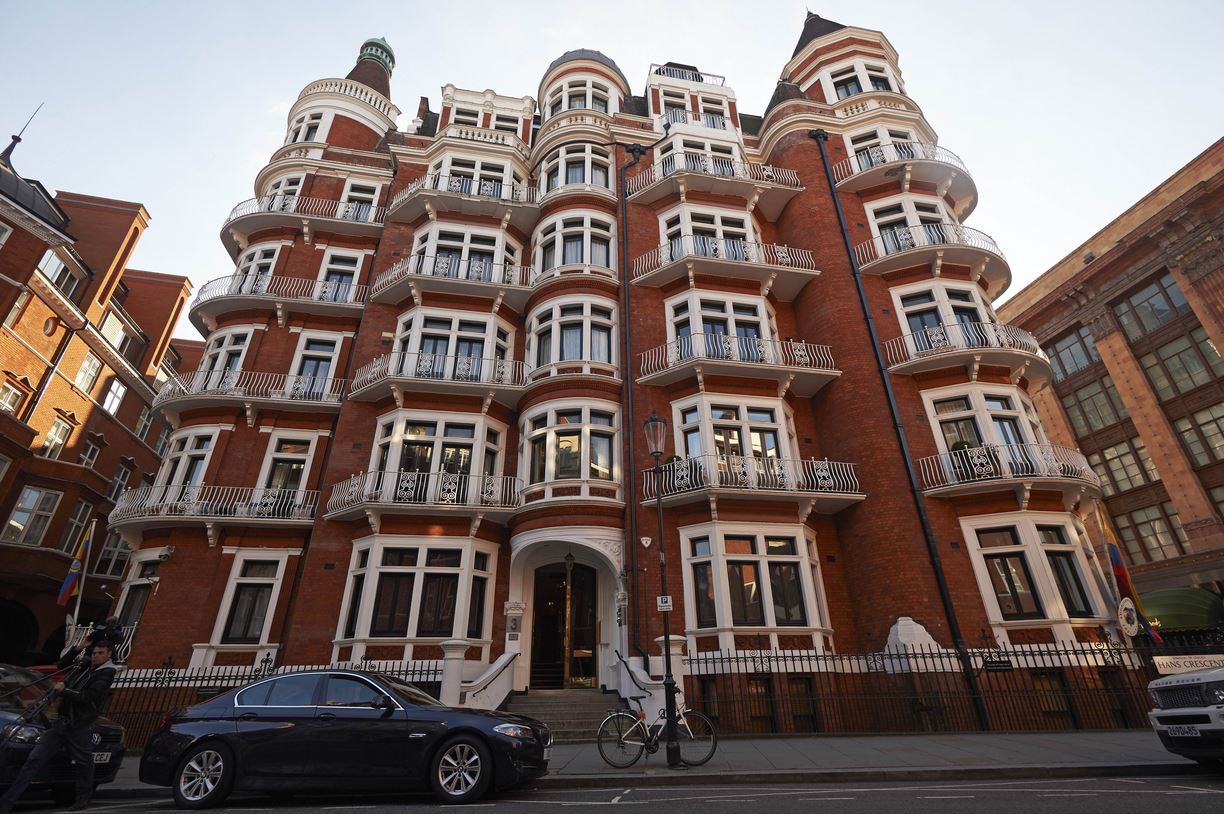 The front of the Ecuadorean embassy in London is pictured on October 12, 2015, British police announced today that they will no longer stand guard outside London's Ecuadorean embassy where WikiLeaks founder Julian Assange took refuge in 2012, but will strengthen a The front of the Ecuadorean embassy in London is pictured on October 12, 2015, British police announced today that they will no longer stand guard outside London's Ecuadorean embassy where WikiLeaks founder Julian Assange took refuge in 2012, but will strengthen a